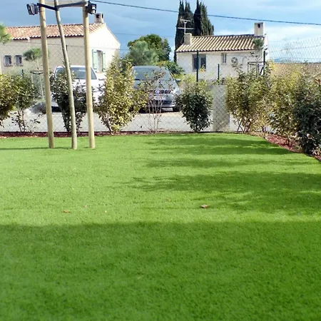 F4 House In With Private Garden *